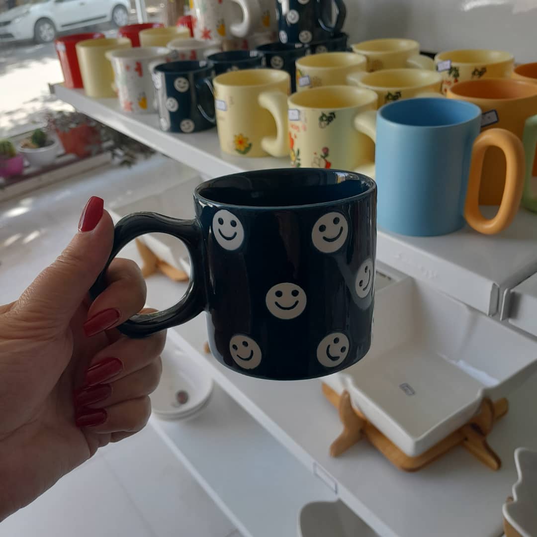 ماگ سرامیکی دسته پنج ضلعی طرح لبخند